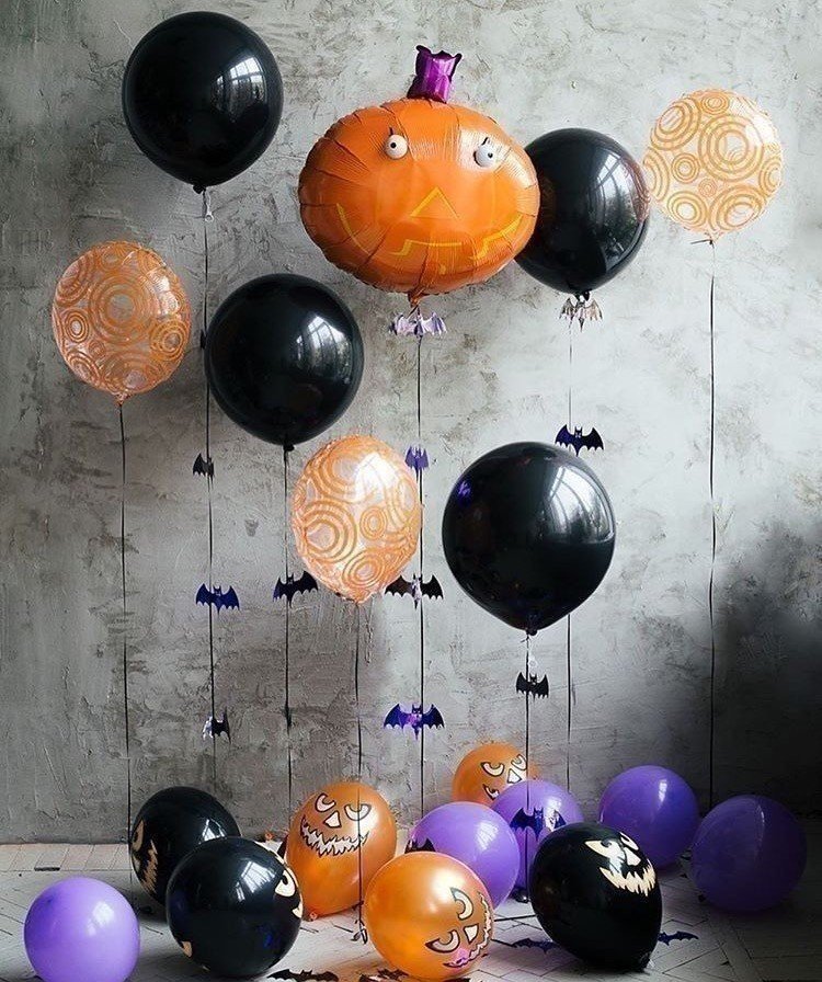 Готовое решение из воздушных шаров для оформления дома на Хэллоуин